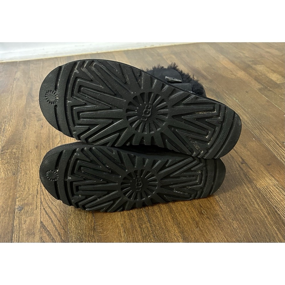 black UGG Bailey Button II boots sheepskin lining Size 7 Comfort Warm Classic - Picture 6 of 10
